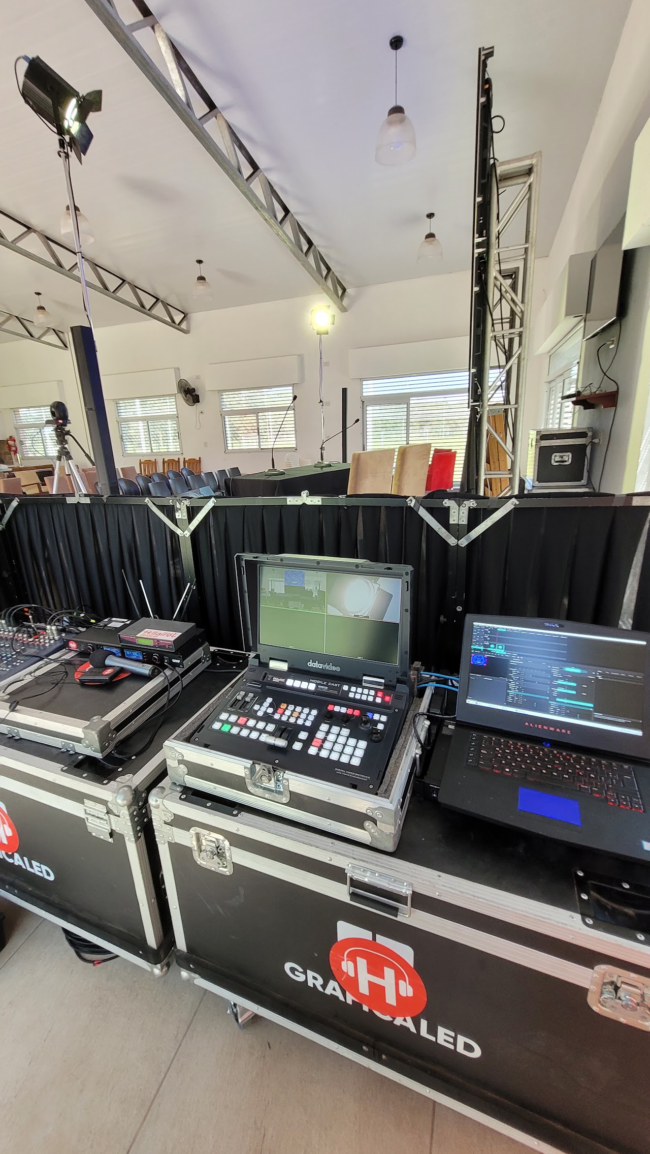 Equipo de streaming y control audiovisual de Hillairet